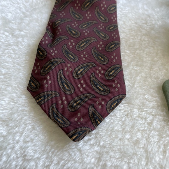 Joseph Abboud Traditional Width Burgundy Paisley Print Tie - Picture 2 of 7